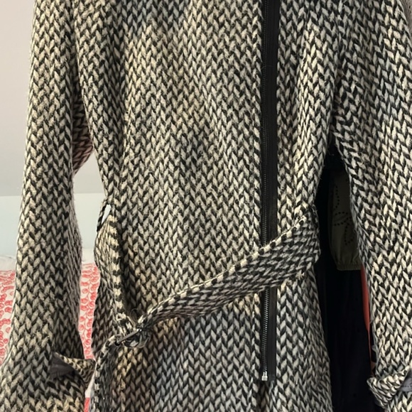 Kenneth Cole B/W Wool Coat - Picture 2 of 4